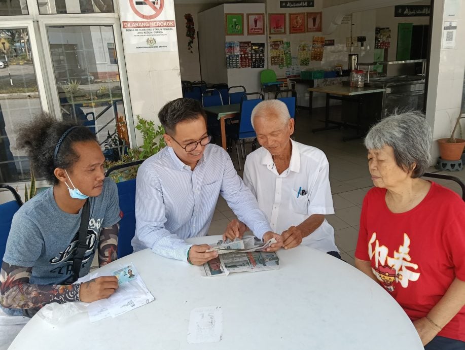 大都会/收集王俊伟处理无国籍孩童剪报逾年,老夫妇找到他解决养子公民权/1图
