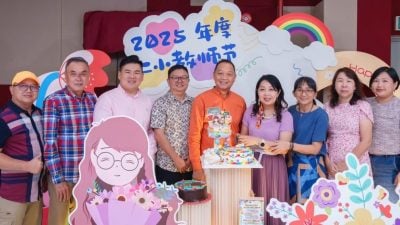 三机构送礼感谢奉献   仁小宴庆教师节 好温馨