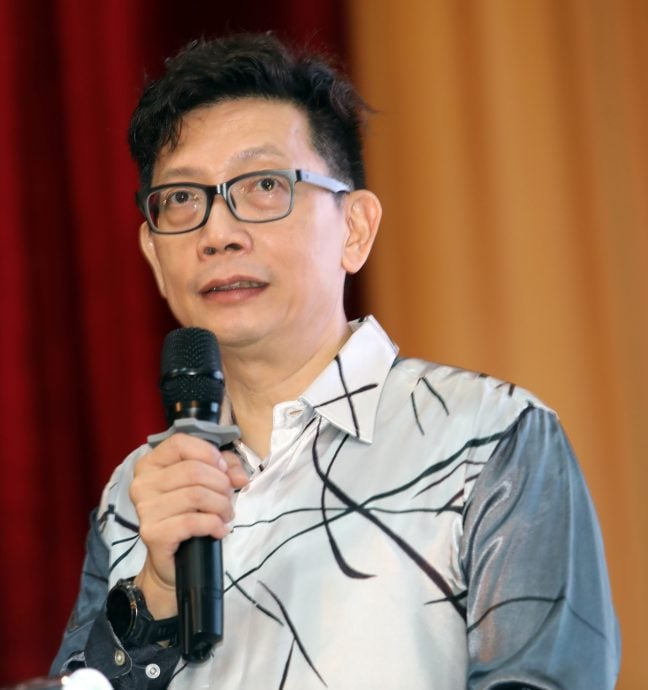 大都会/ME04头/培英华小赠报仪式