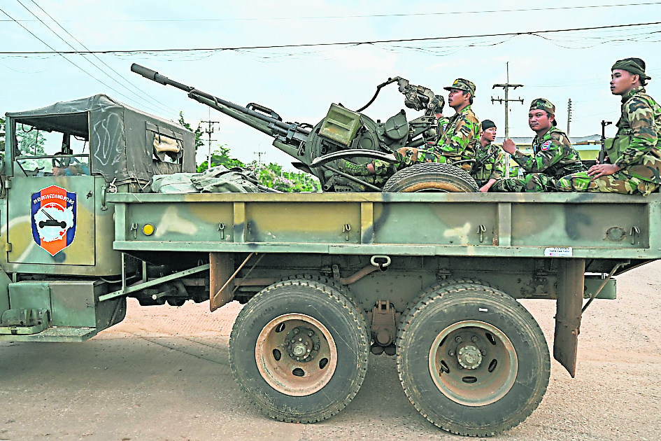 天下事主文)泰柬交火涉重型武器 柬控用集束弹药“反人道”