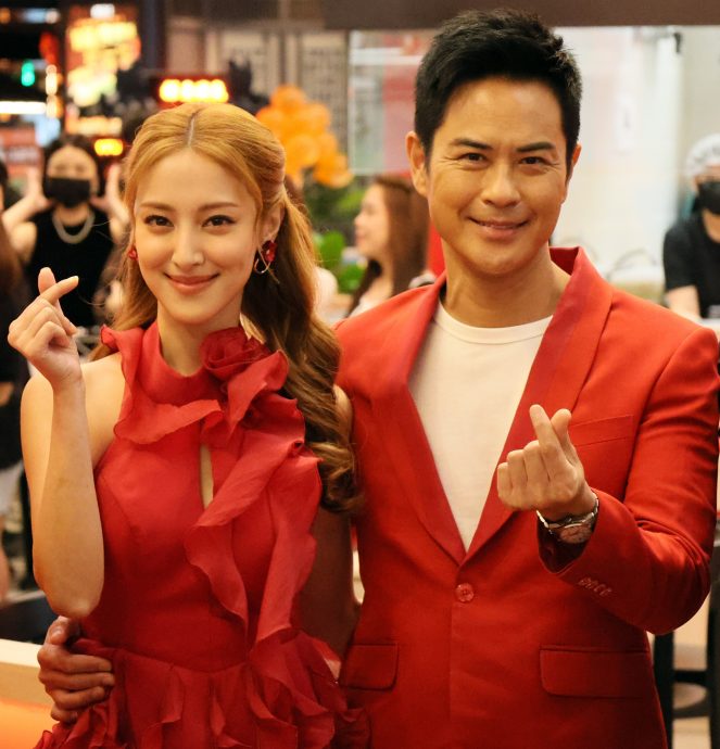 夸陈凯琳是网络年代代表 郑嘉颖自认演不了短视频