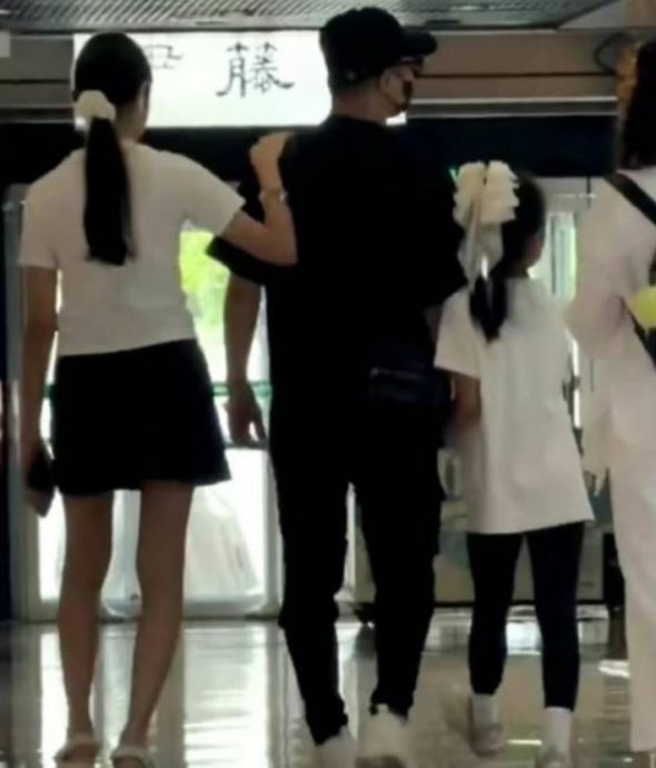 女友下厨被抓包凸肚 汪峰即将5度当爸？