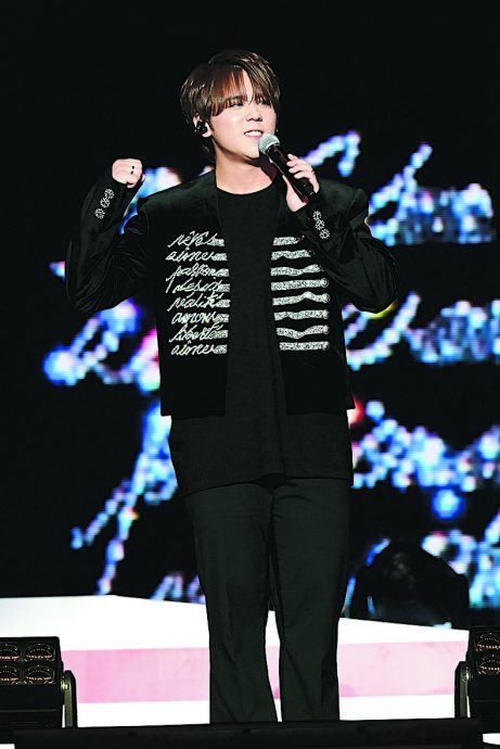 姜涛唱《涛》自我调侃　陈奕迅谢霆锋合照掀回忆杀	