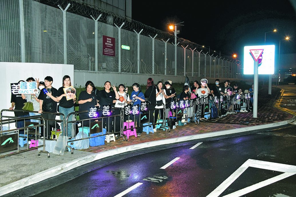 姜涛抵港90度鞠躬谢姜糖 没留意卢觅雪讽其智商