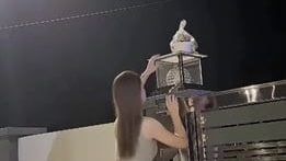 嫌送餐员外卖放太高？ 女子拍片讨拍反挨网轰