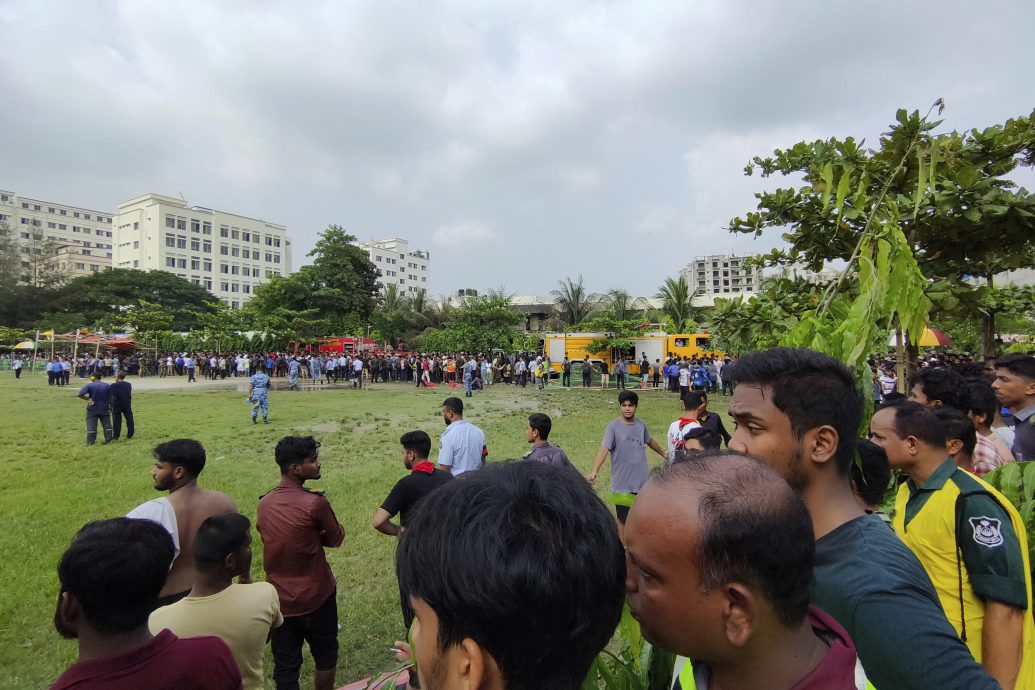 孟加拉空军教练机坠毁首都校园至少19人死