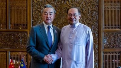 安华与王毅会晤 探讨多方面合作