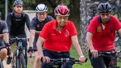安华贺敦马百岁诞辰  愿身心安康生活充实