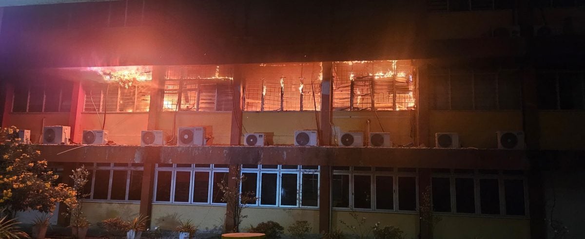 宗教学校凌晨起火·无人伤亡