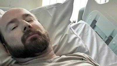 视频 | 宝马失控！车行老板 “命根遭夹烂”发黑变形