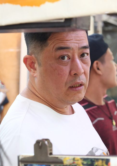 封面-大都会／茨厂街出现“进口乞丐”／10图