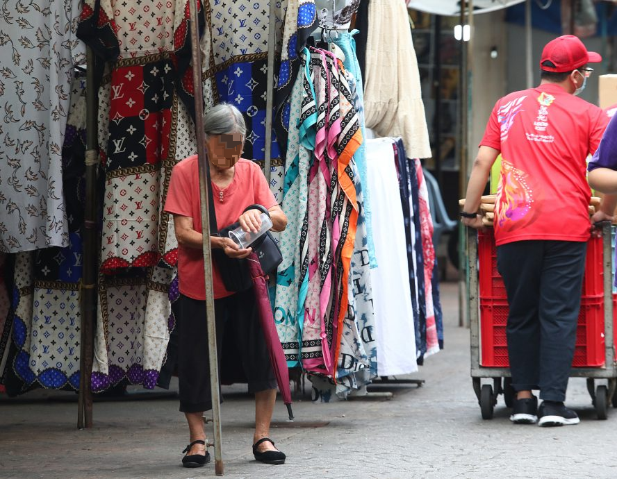 封面-大都会／茨厂街出现“进口乞丐”／10图