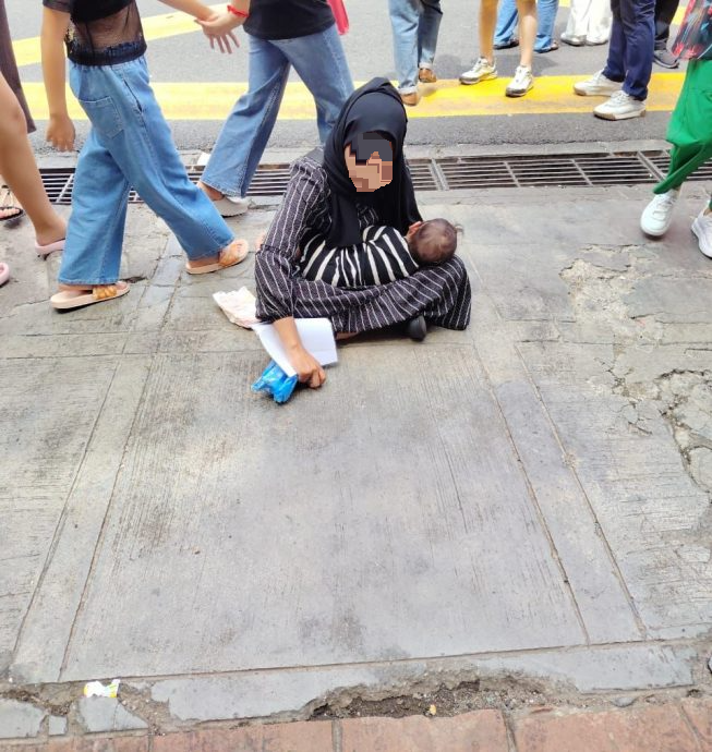 封面-大都会／茨厂街出现“进口乞丐”／10图