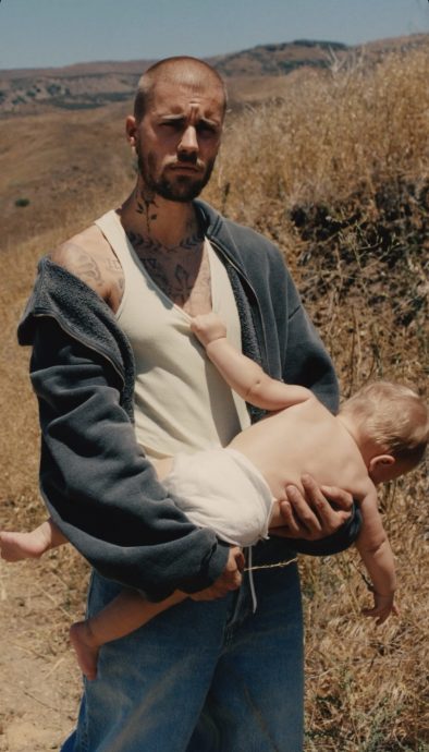 小贾无预警推出新专辑 妻儿入镜粉碎家变传闻