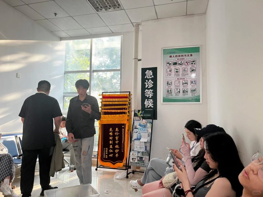 山东温高42.4℃ 高校停考放假 宿管中暑身亡