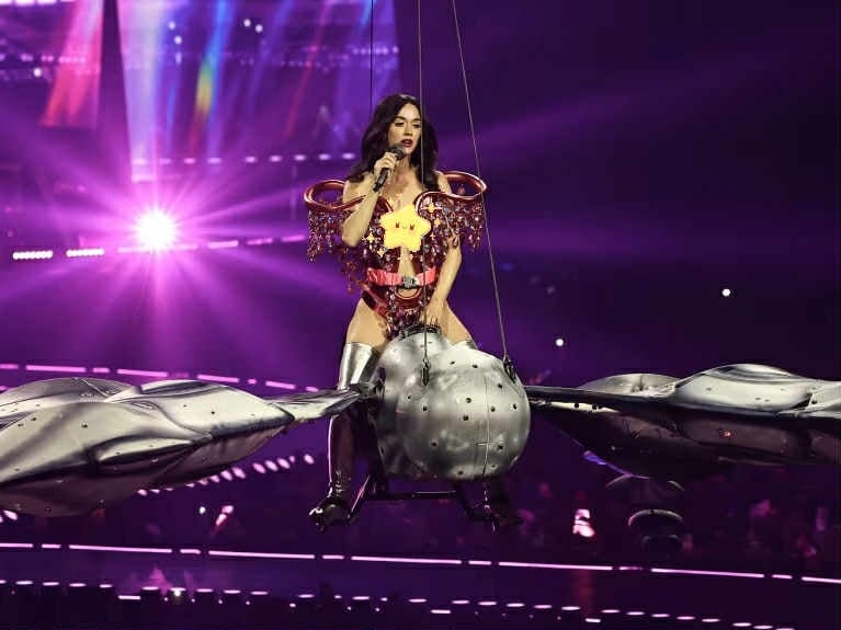 巡唱高空骑蝴蝶出事 凯蒂佩莉险摔下超惊险