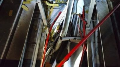 工厂17层高货架倒塌  1人死 5获救