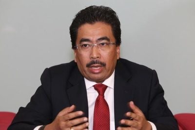 巫统接替蓝眼部长职 佐哈里掌天然资源部