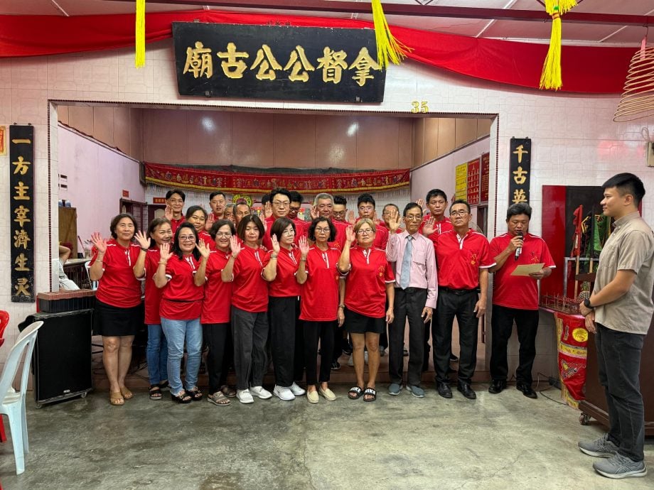 **己签发**柔:社团版头:銮拿督公公古庙晚宴 陈子彬:“一村一庙一校”为新村提供生产力