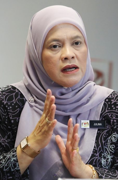 新闻局总监提醒国人正确悬挂国旗