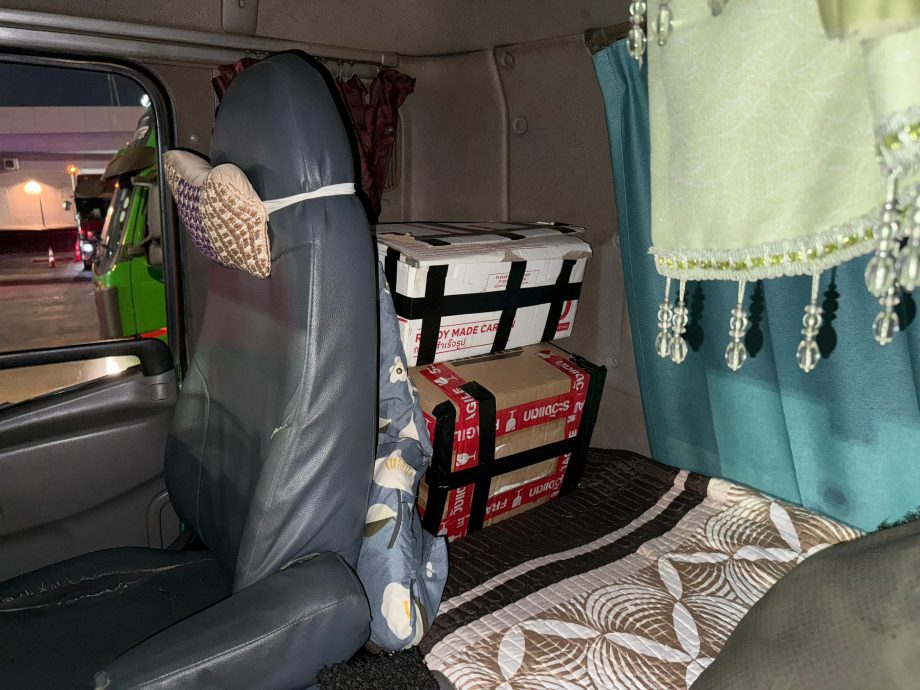 已审(大北马)毒贩趁夜混毒入马 关税局截获18公斤大麻