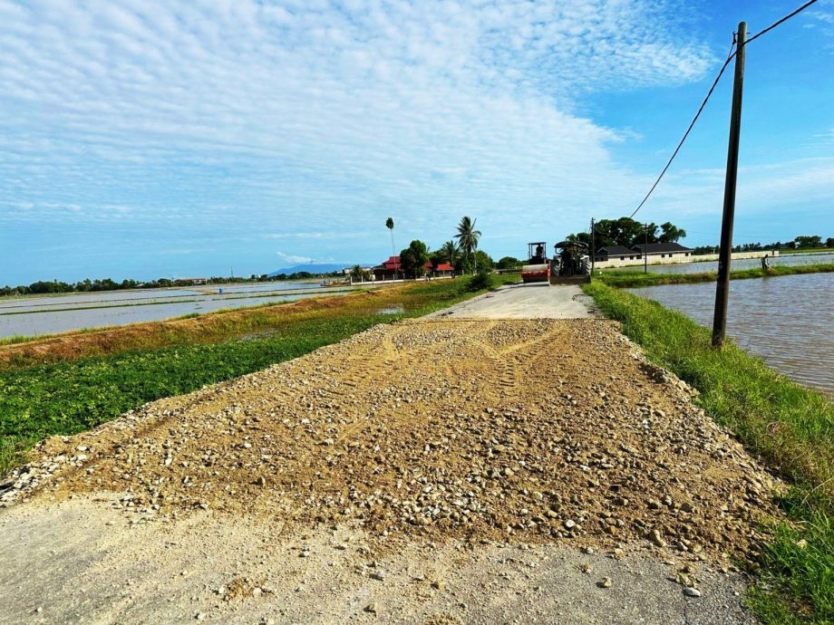 已审（大北马）连人带车坠河，华男及时获救