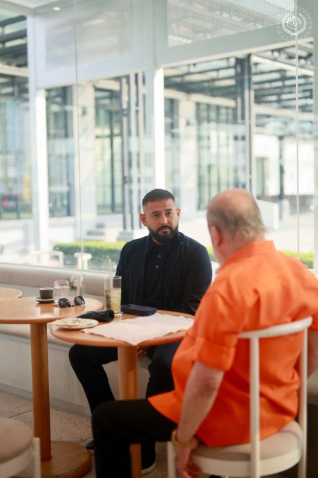 已签发 全国：元首与柔摄政王共进早茶