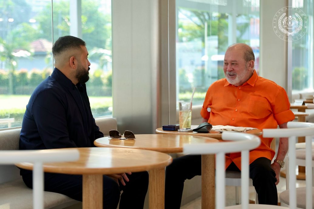 已签发 全国：元首与柔摄政王共进早茶