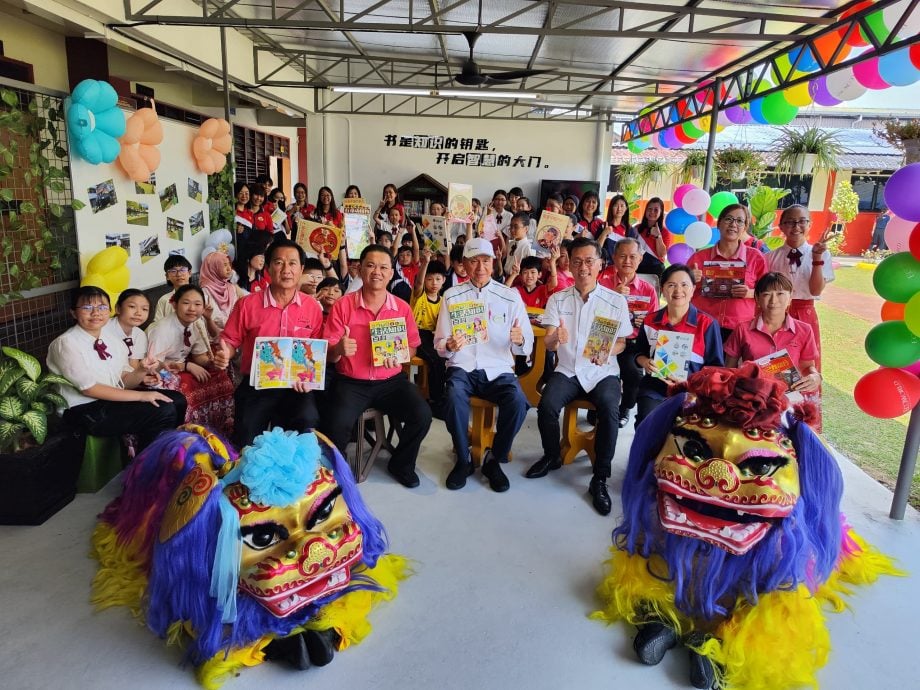 已签发 已签发 柔：工商：绿盛世基金会助翻新， 班兰华小迎来“爱心亭”