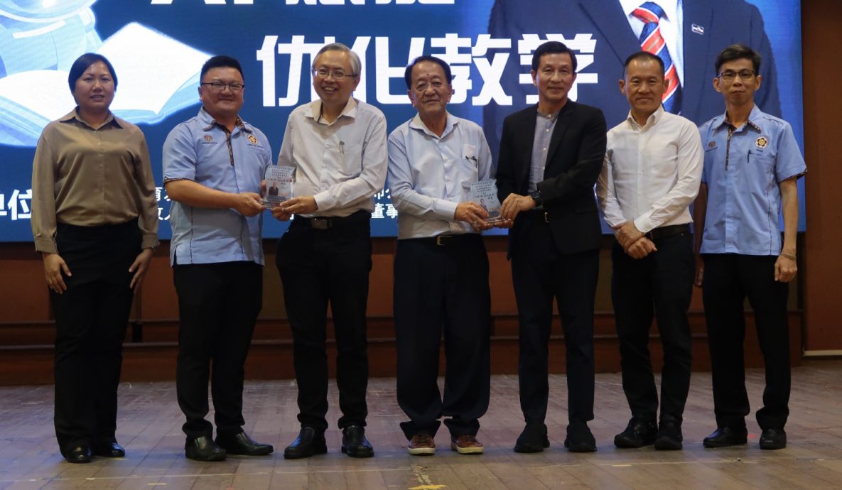 已签发 柔︰社团版头:曾华健︰教师是AI教学设计师,吁善用优化教育