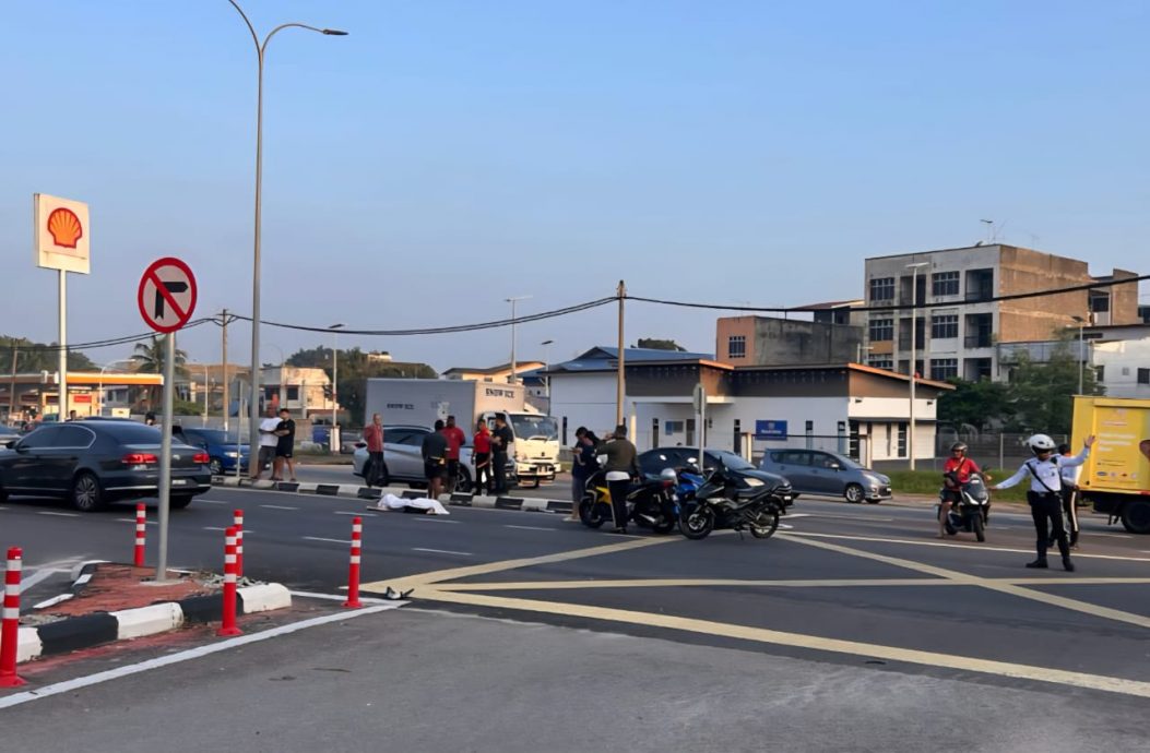 已签发 柔：三和花园路口车祸 华妇摩托车右边转被撞身亡 孕妇司机送医