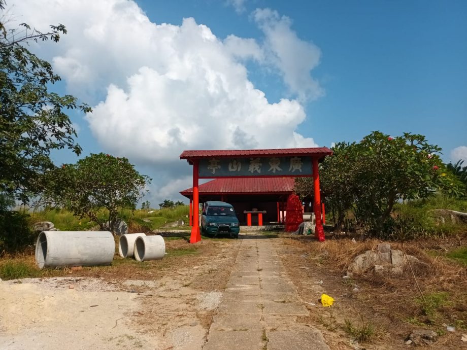 已签发 柔：乌鲁槽广东义山亭墓碑“拾金”留手尾 管委会深表遗憾