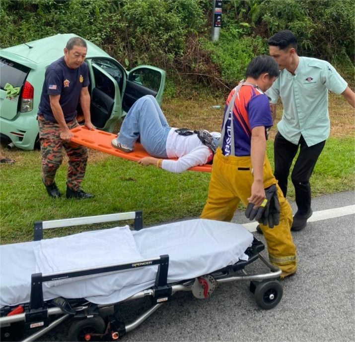 已签发 柔：居銮往丰盛港路19英里转弯处车祸 女司机受伤送院