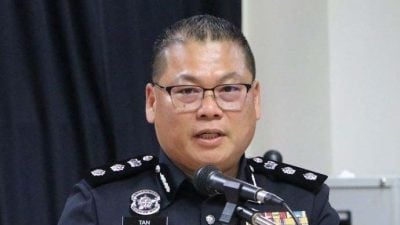厂巴失控坠沟   23人受伤送院