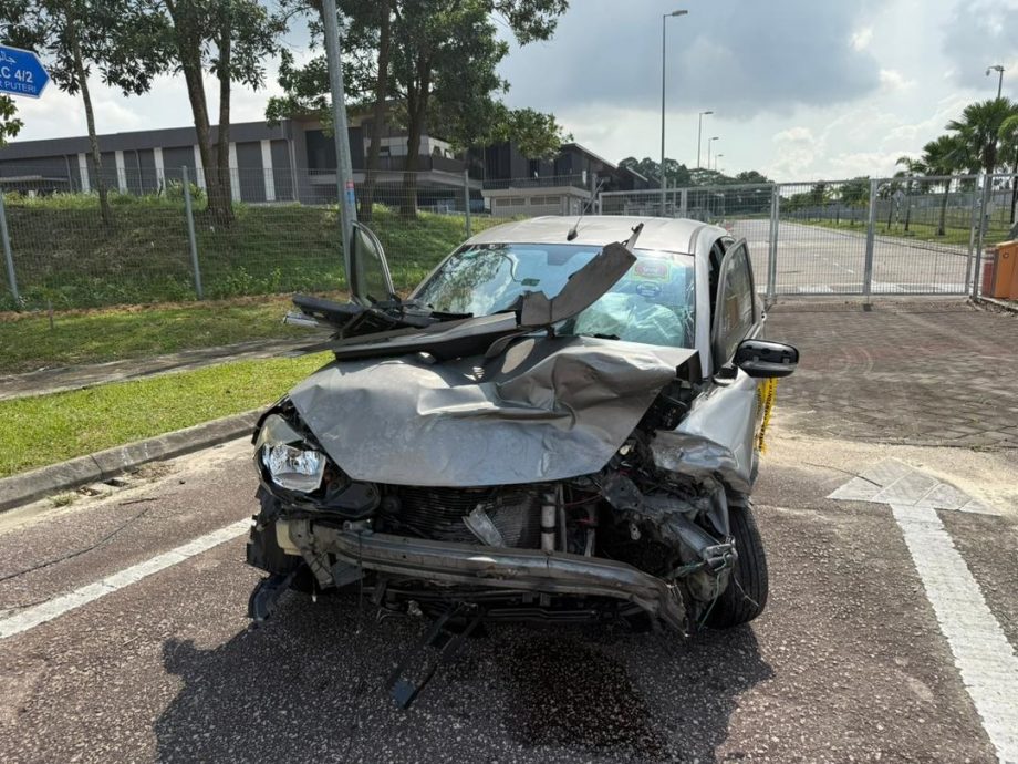 已签发 柔:清晨闯红灯致两车相撞,女警身亡,肇事女司机昏迷