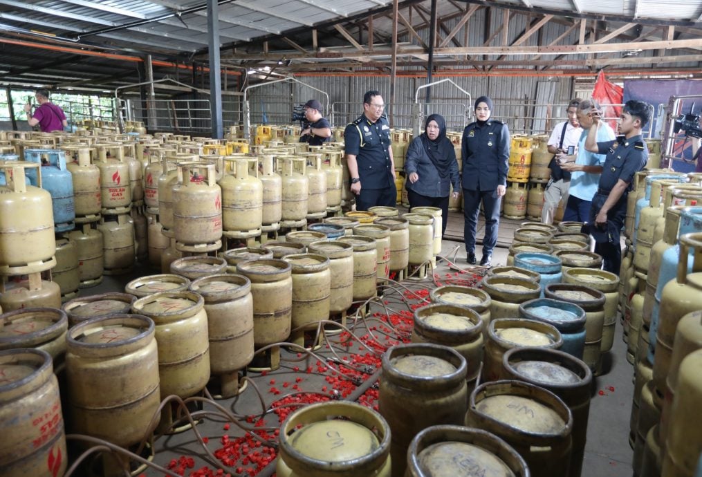 已签发 柔:版头之一:把津贴液化石油气转卖给黑市 柔内贸部起获28万物品扣5外籍员工