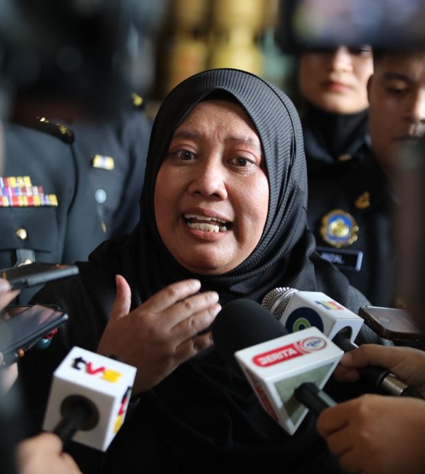 已签发 柔:版头之一:把津贴液化石油气转卖给黑市 柔内贸部起获28万物品扣5外籍员工