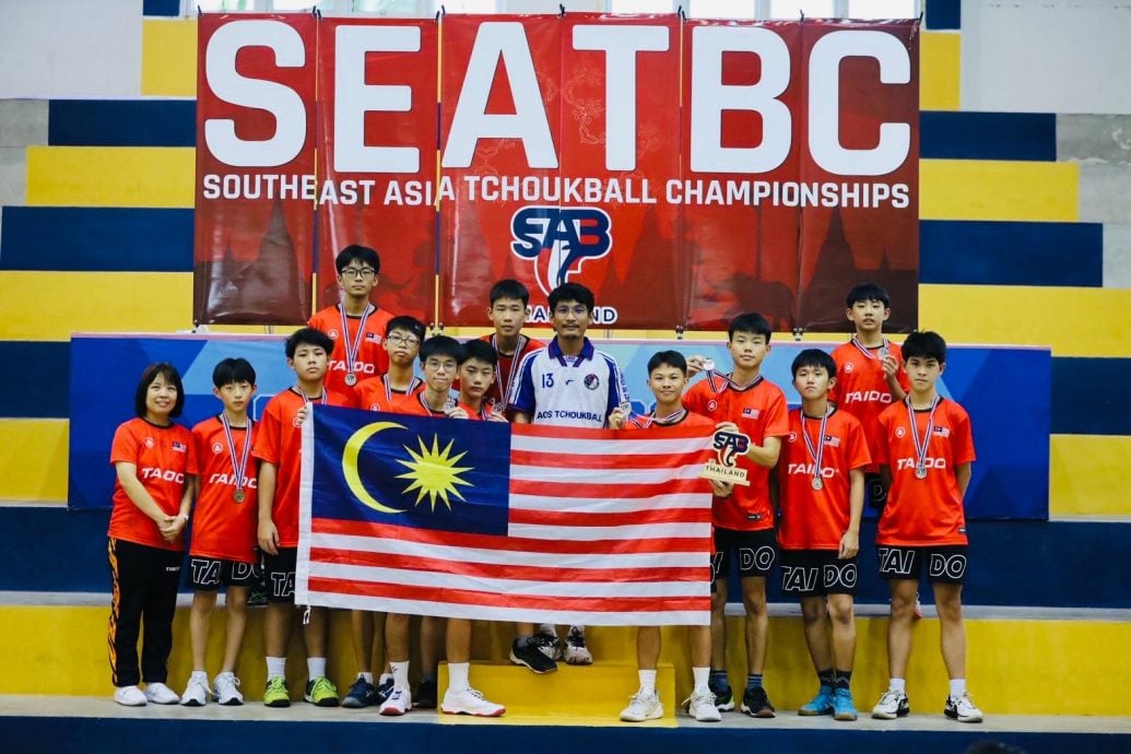 已签发 柔:版头之一:柔佛州巧固球公会13位中学生选手与国家代表组队参赛获佳绩