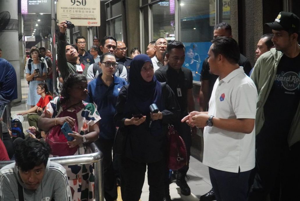 已签发 柔:版头之一:盼柔新跨境巴士增加班次,莫哈末法兹里:建议发车时间提早至4.30am