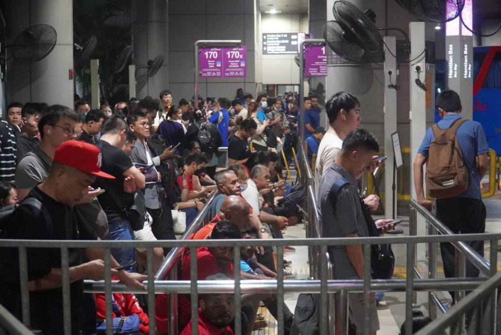 已签发 柔:版头之一:盼柔新跨境巴士增加班次,莫哈末法兹里:建议发车时间提早至4.30am