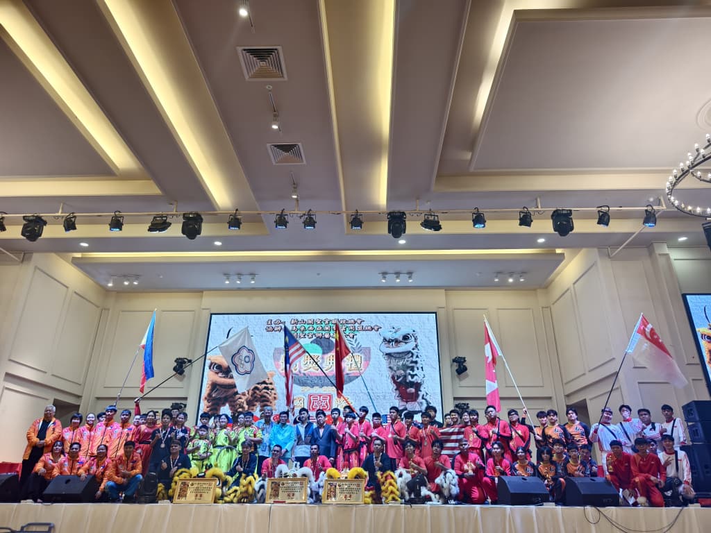 已签发 柔：版头之一：麻坡关圣宫龙师团凭高超技艺 勇夺国际高桩舞狮争霸赛冠军