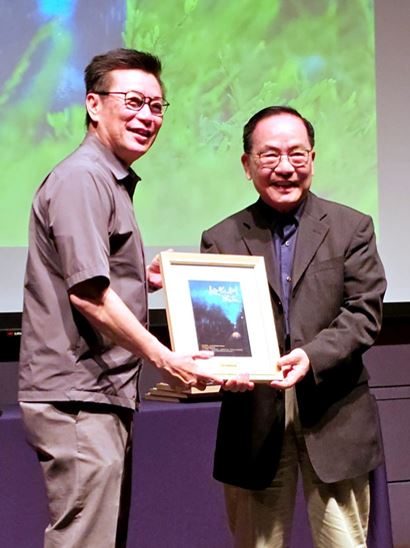 王润华跨文体著作《橡胶树寓言》 获《联合早报》2024/25年度书选奖