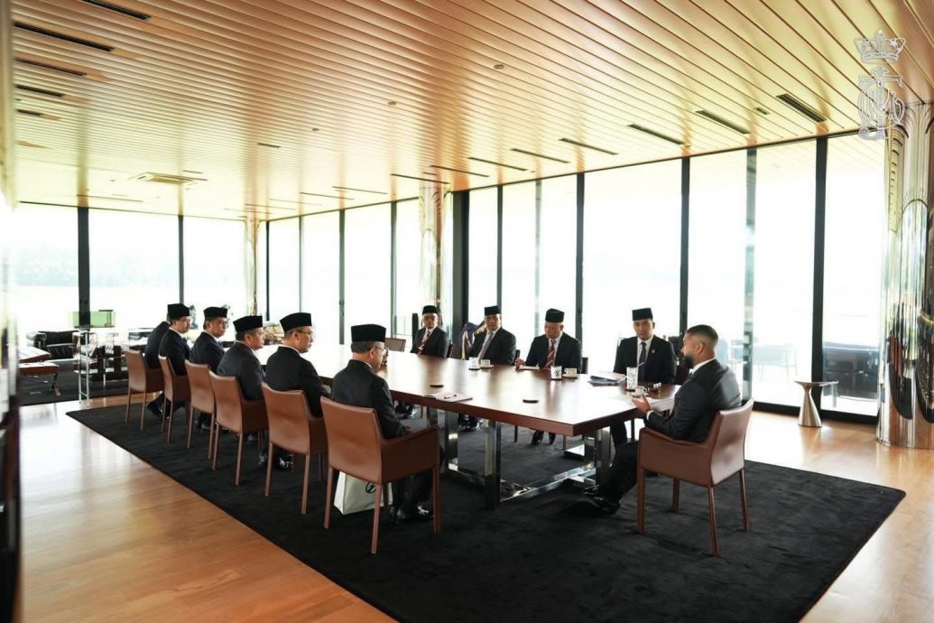 已签发 （可做假头）柔：柔摄政王接见翁哈菲兹  讨论多项州内议题