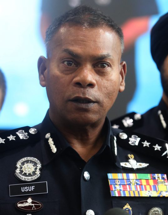 已签发/“人民仇贪集会2.0”燃彩烟弹骚乱/警向19人录供·鉴定燃放者身份