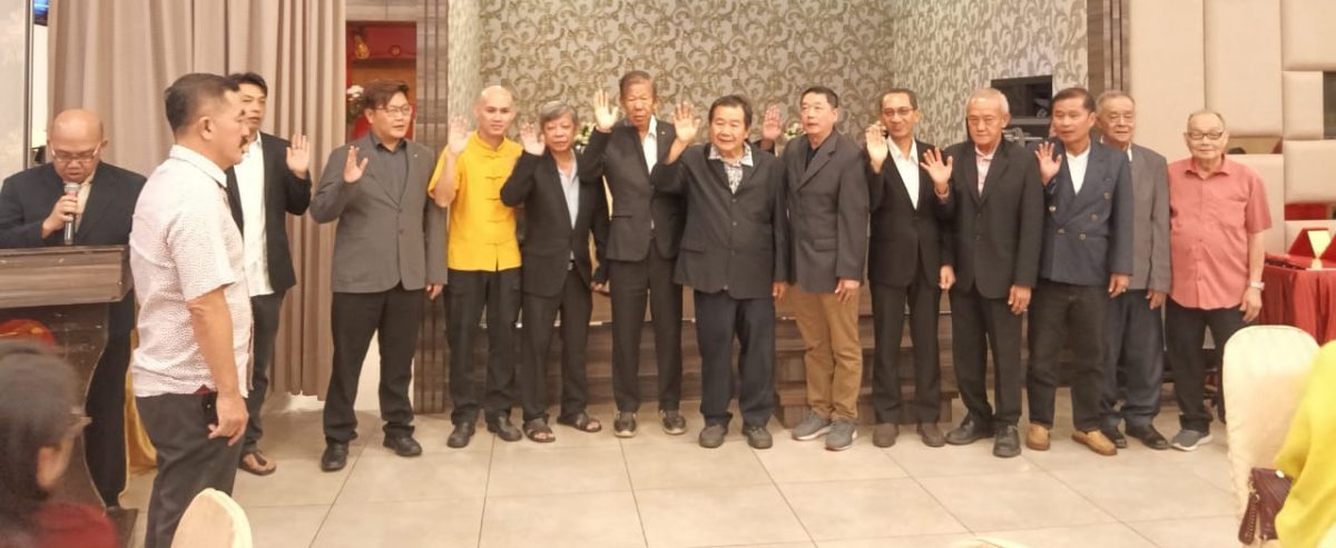 **已签发**柔︰可版头：林烟煨︰昔县中医业者与时并进，积极突出药店整洁排列