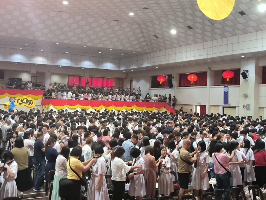 古来宽中成年礼有彩蛋  印裔家长华语致词