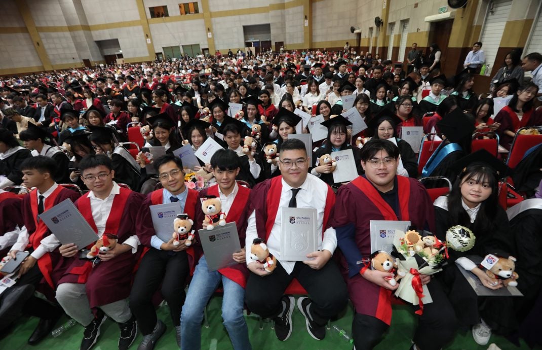 南方大学学院今迎612位毕业生 日后将在不同岗位发光发热
