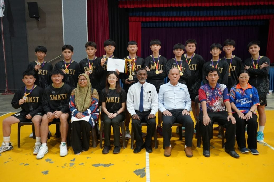 **已签发**柔：斯里东甲国中与培华华中  分夺学联篮赛男女组冠军