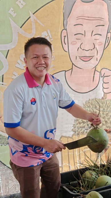 **已签发**柔：最新第二版头：阿逸班那乡委办“榴梿吃到爽！” 推本村特色与甘榜榴梿 