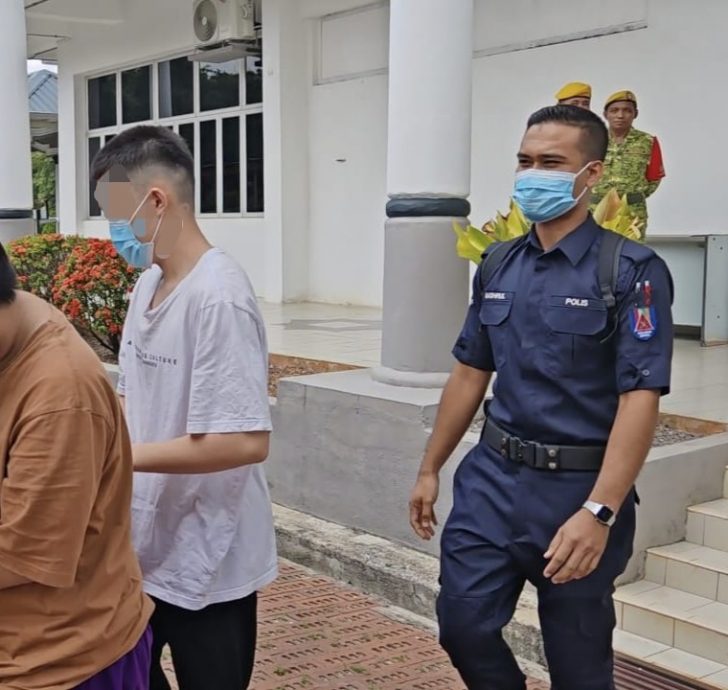 **已签发**柔:武吉仕砵火灾烧死妇女〡华裔情侣涉纵火疏忽致死,警跨州逮捕延扣5天